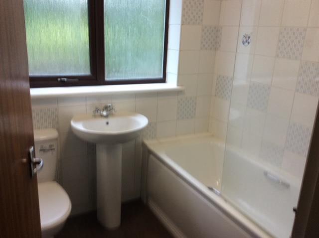 3 Rawson Close bathroom.JPG