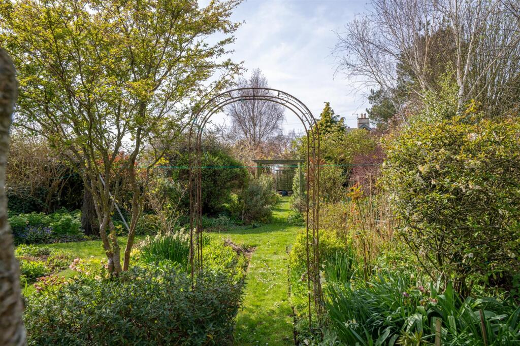 West Cottage Marlfield-34.jpg