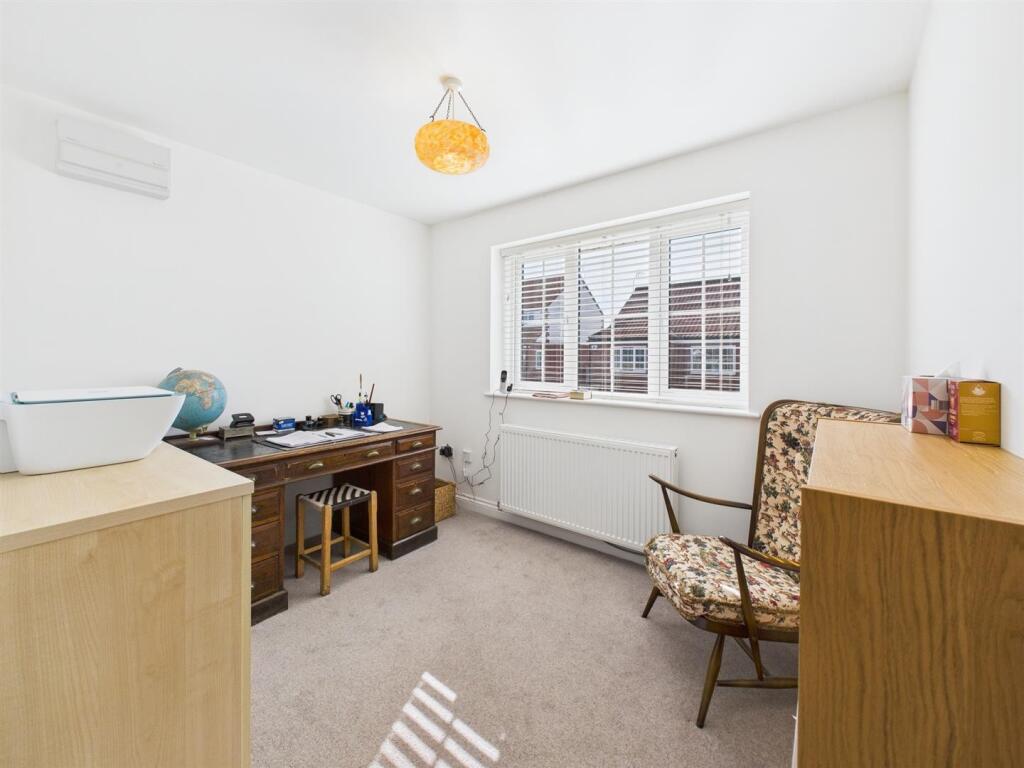 Bedroom/office: