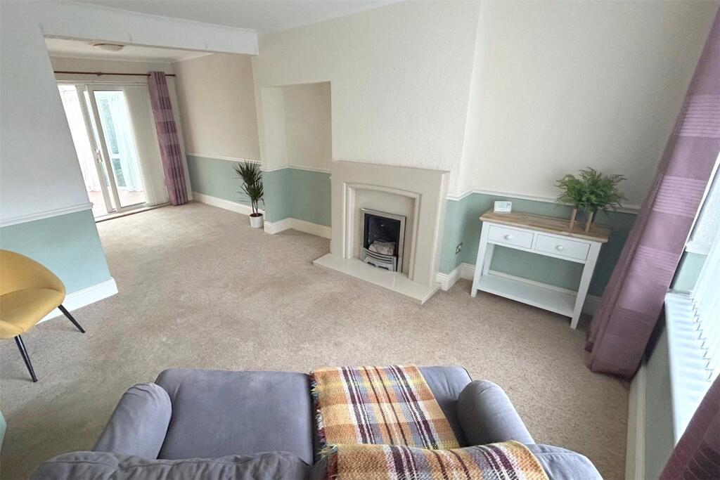 Lounge &amp; Dining Room