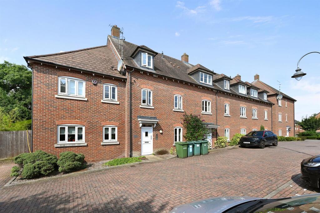 LR - Flat 7, 45 Vivian Avenue - Exterior1 (1).jpg