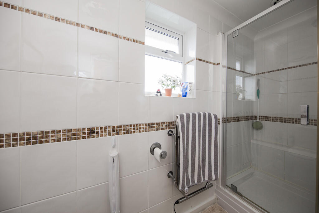 En suite shower