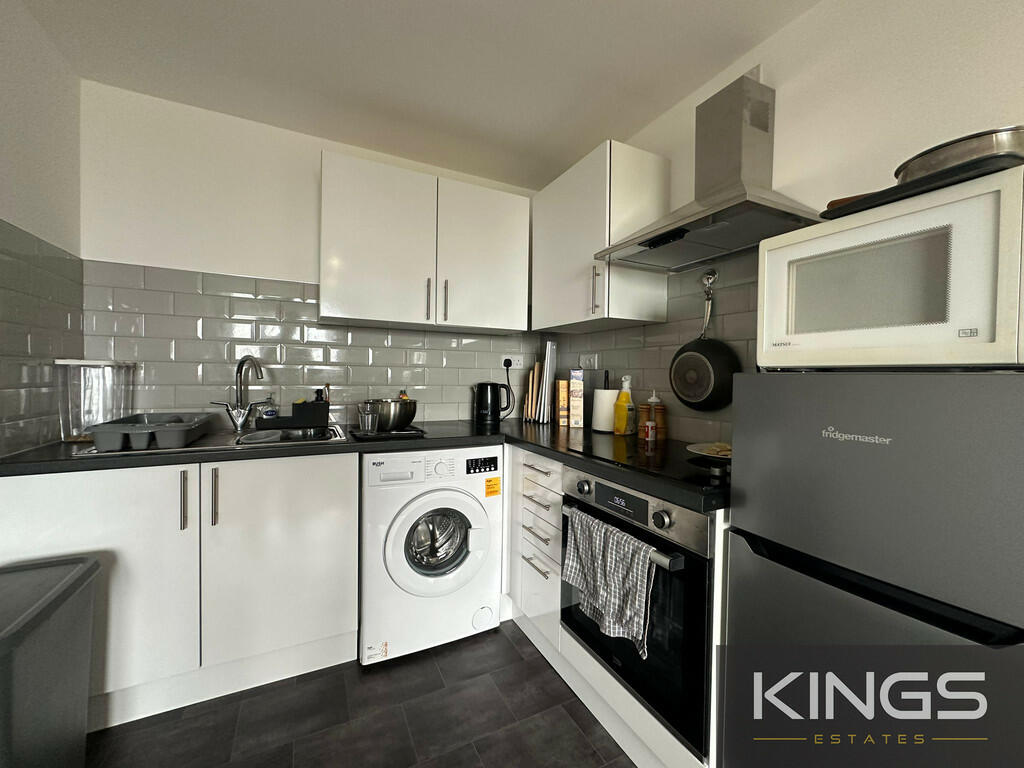 Flat 3, 32 Clifto...