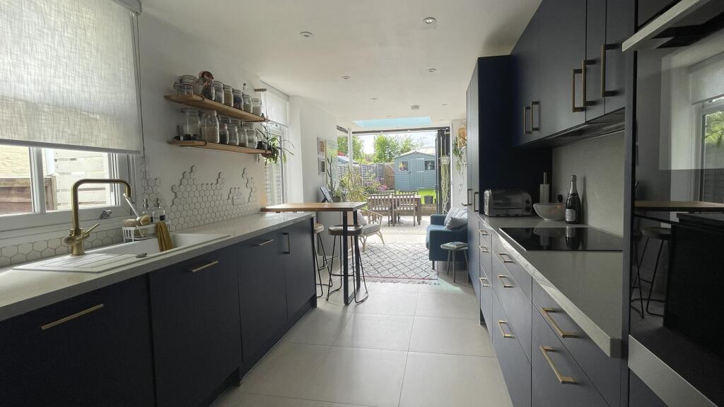 KITCHEN/BREAKFAST ROOM