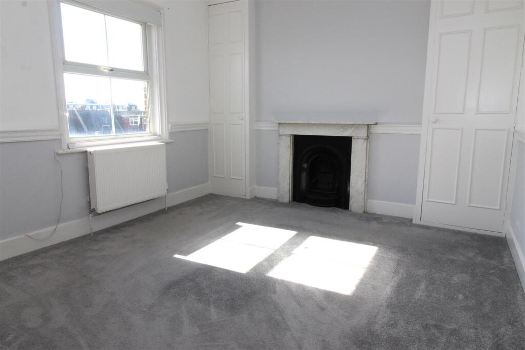 bedroom 1.JPG