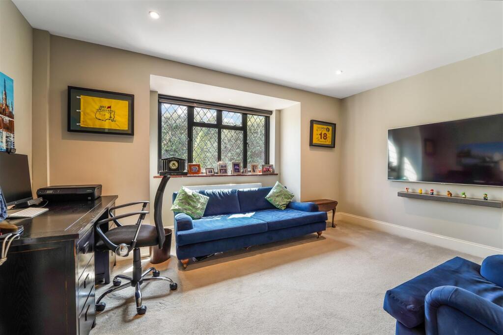 RUDEN WAY, (EXTRAS)-40.jpg