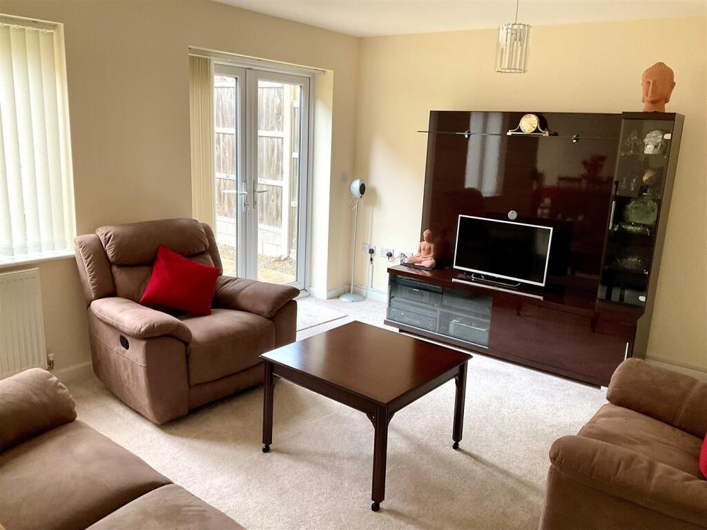 Lounge pic5.jpg