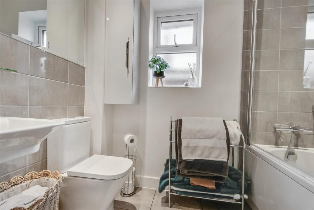 Family Bathroom.jpg