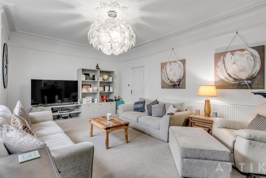 Attik 5, Stradbroke Road Gorleston, NR31 7AQ (3).j