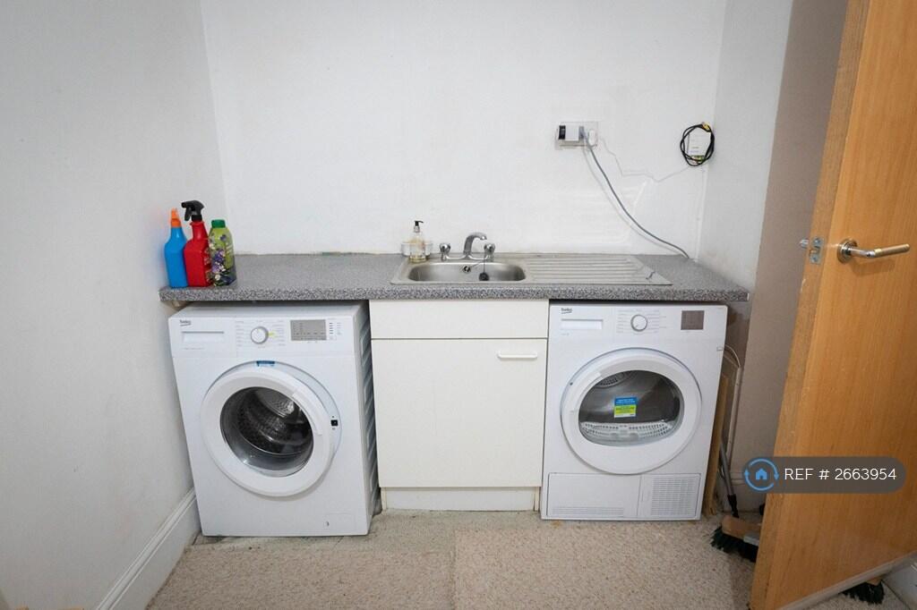 Garage/ Utility Room