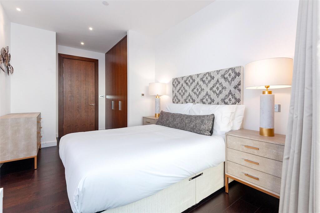 82939_Thornes House
