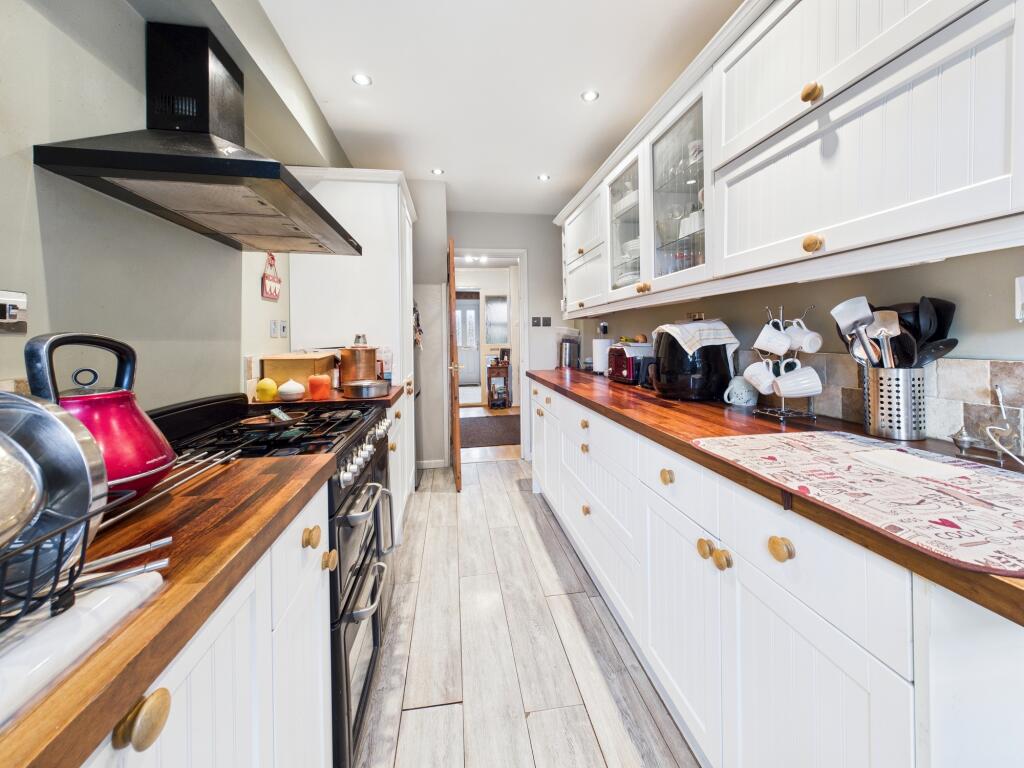 CAM05192G0-PR0167-STILL017