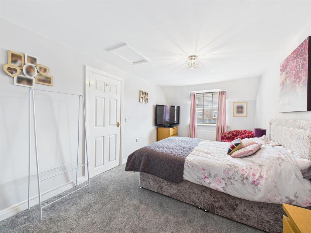 Bedroom: