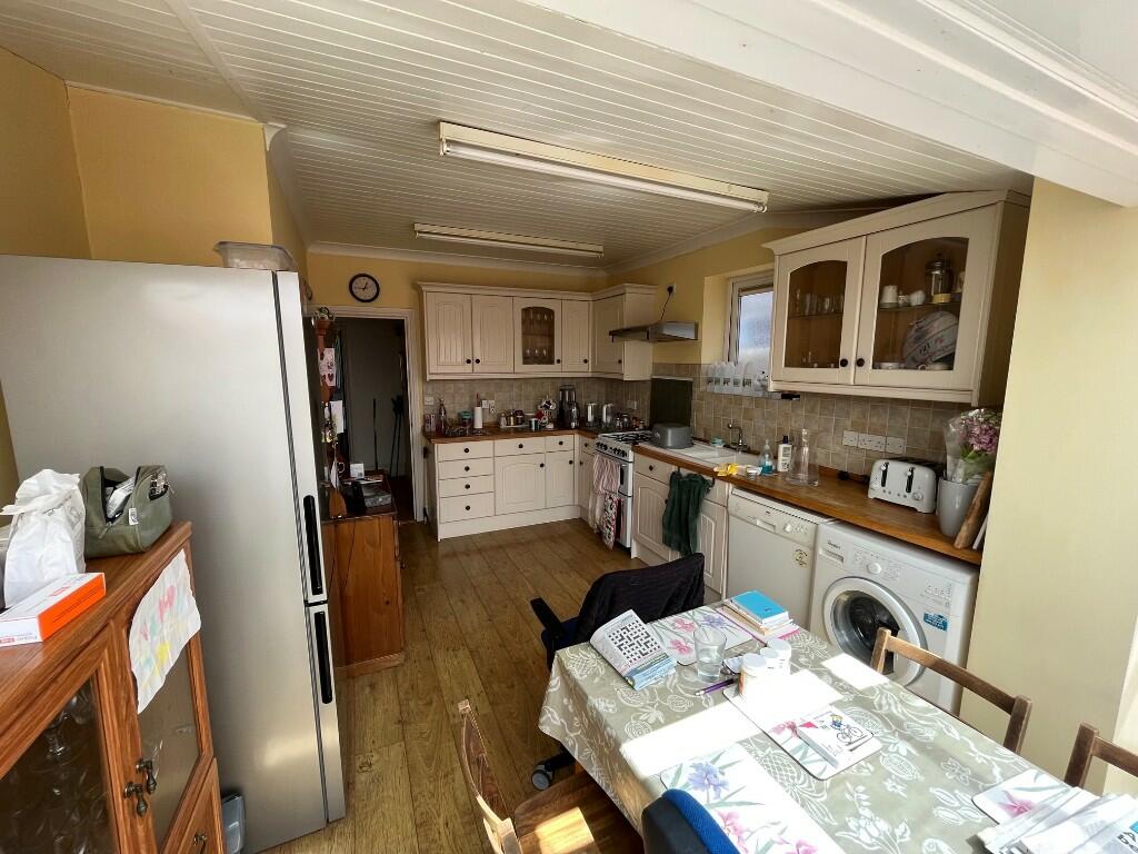 Dining &amp; kitchen