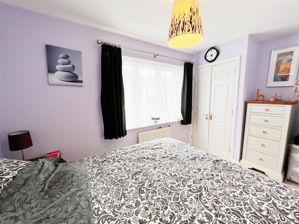 Bedroom 1 pic 2.jpg