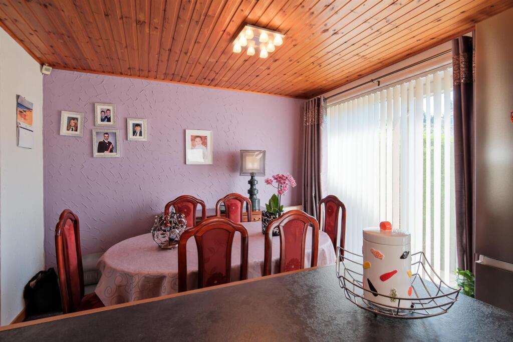 022-11 Whiteshaw Avenue, Carluke, ML8 5DF.jpg