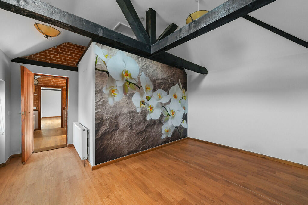 PT-TV-HillTopHous...