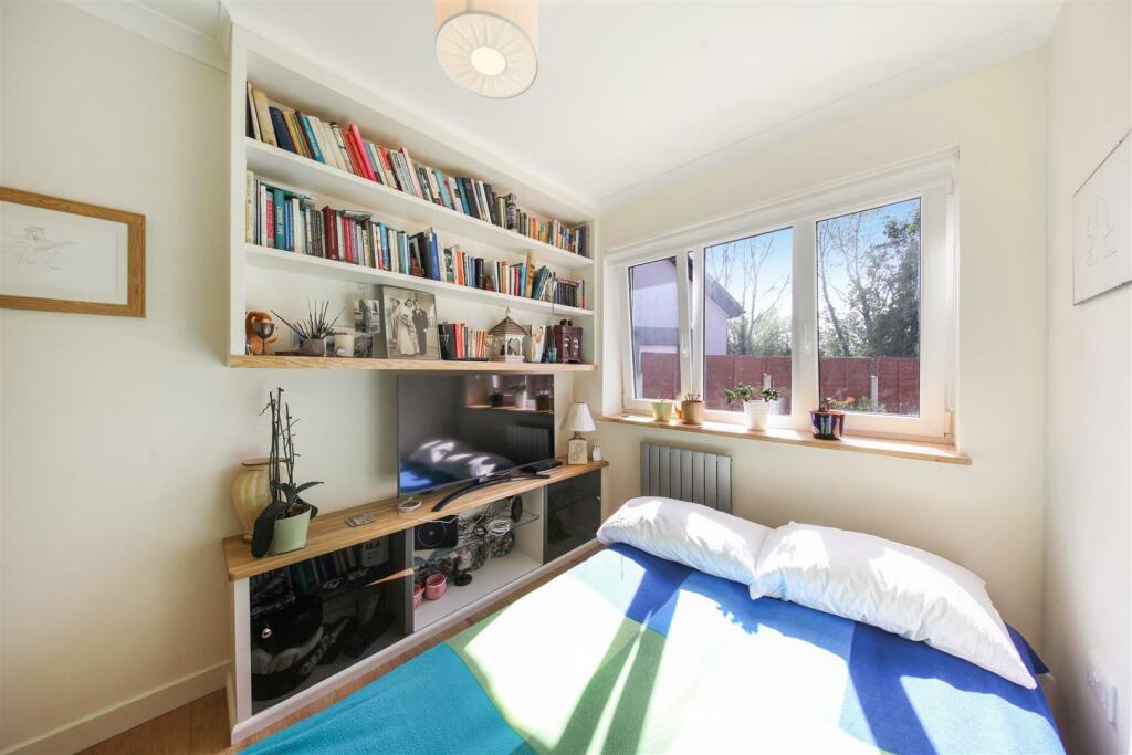 14A Parkfields Avenue - 84UxJpvHcwSX2keYV1PV.jpg