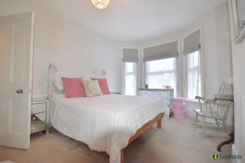 Bedroom 1.jpg