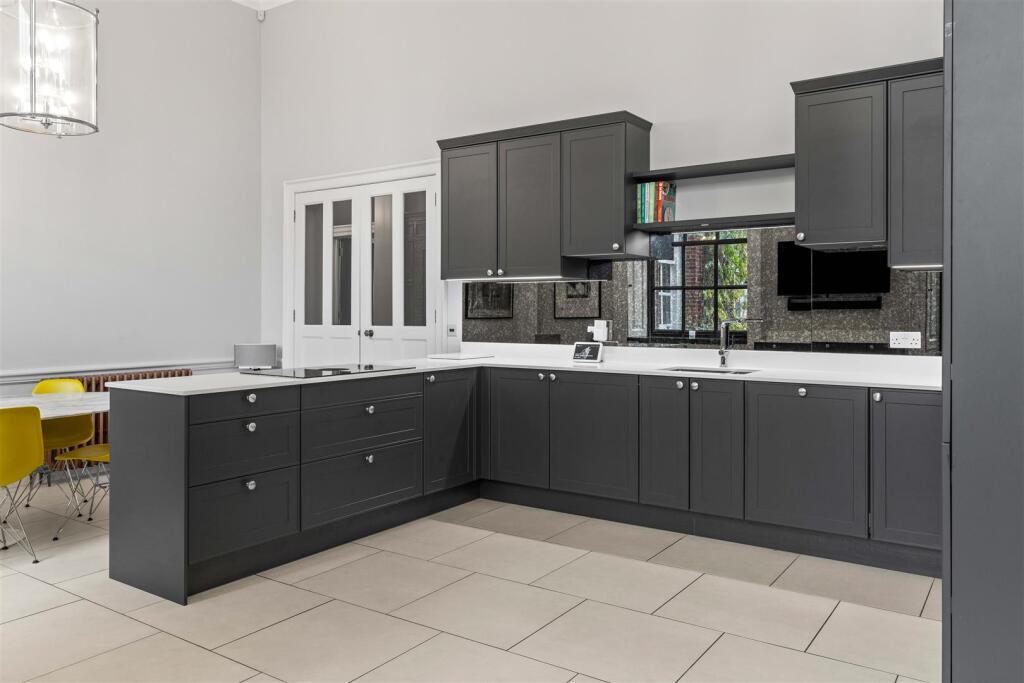 7 The Mansion 14.jpg