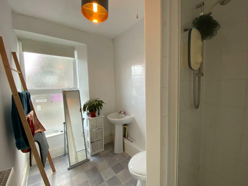 First floor shower room &amp; WC