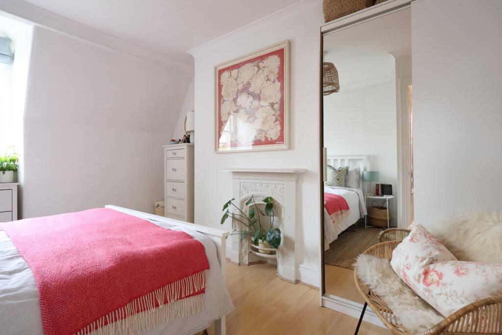 2FF 13 York Gardens 6.JPG