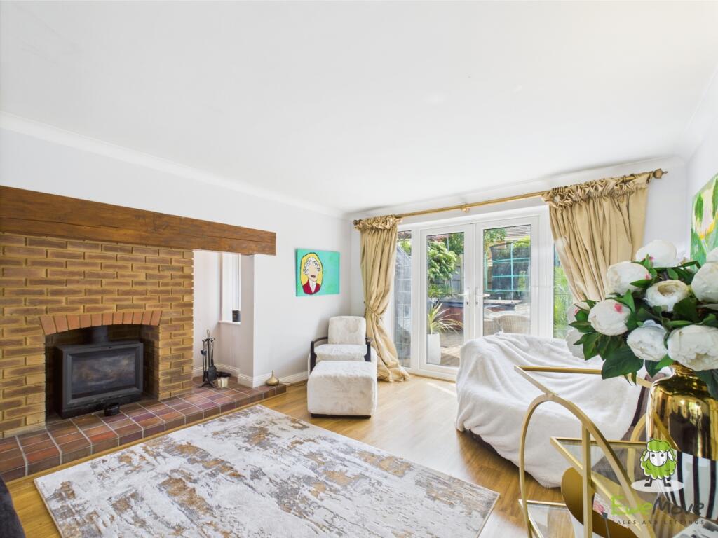 CAM03778G0-PR0239-STILL009