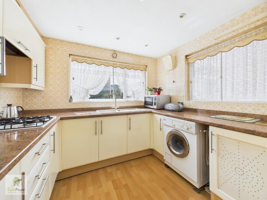 CAM02308G0-PR0160-STILL016