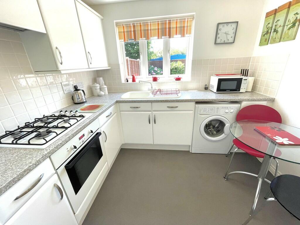 16 The Limes Kitc...