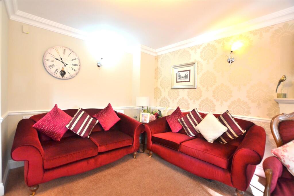Communal Lounge 2.JPG
