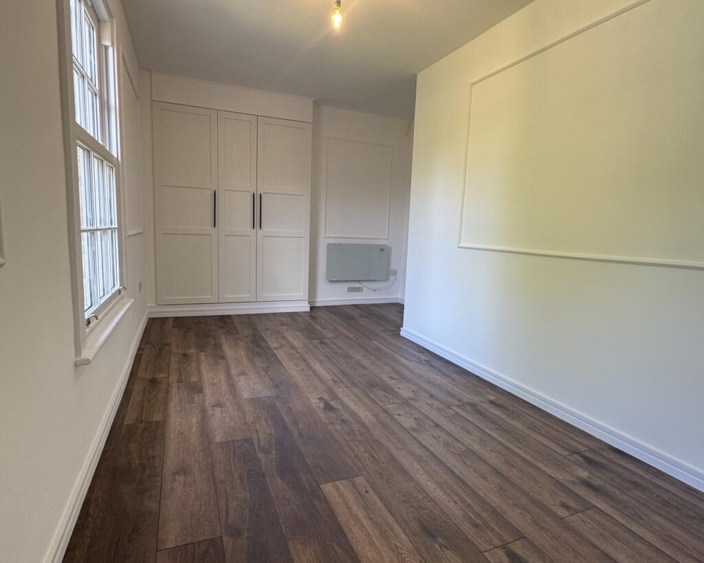 bed 2 cupboards