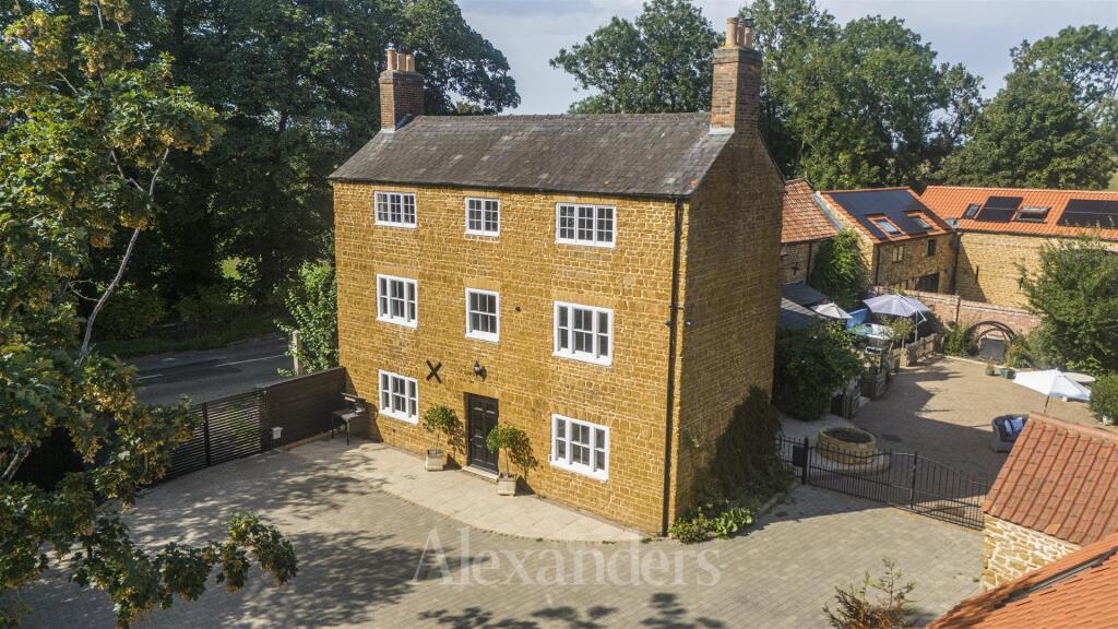 Cranyke farm house drone shots_.jpg