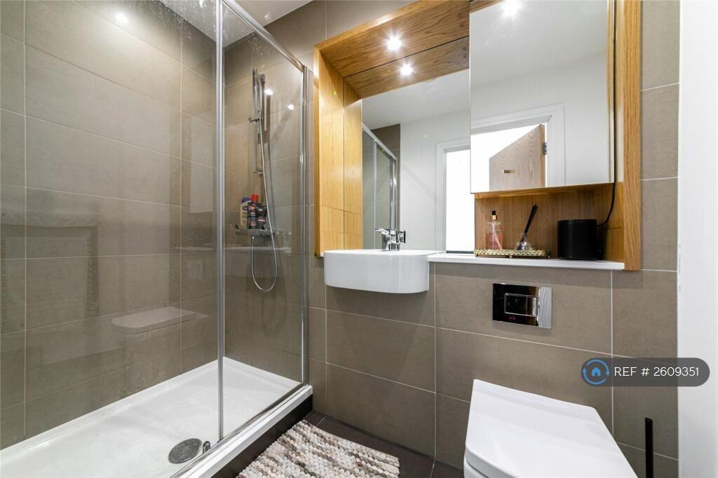 Bedroom 1 - Ensuite