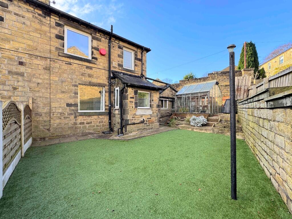 1 Brooklands Avenue, Holywell Green, HX4 9AA