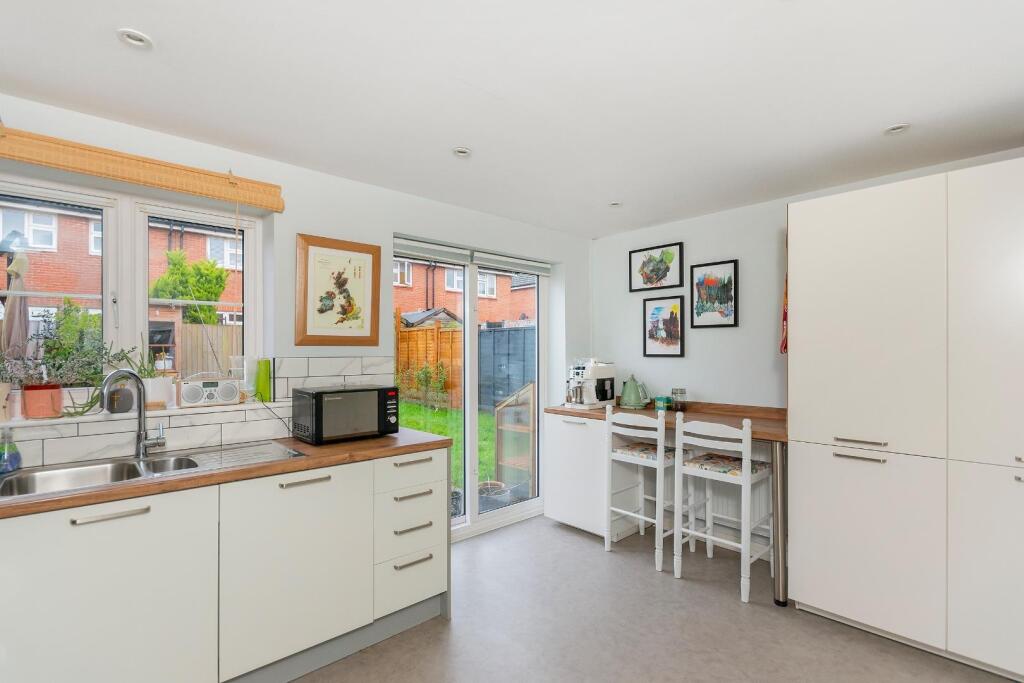 0T3RAN - Kitchen A.jpg