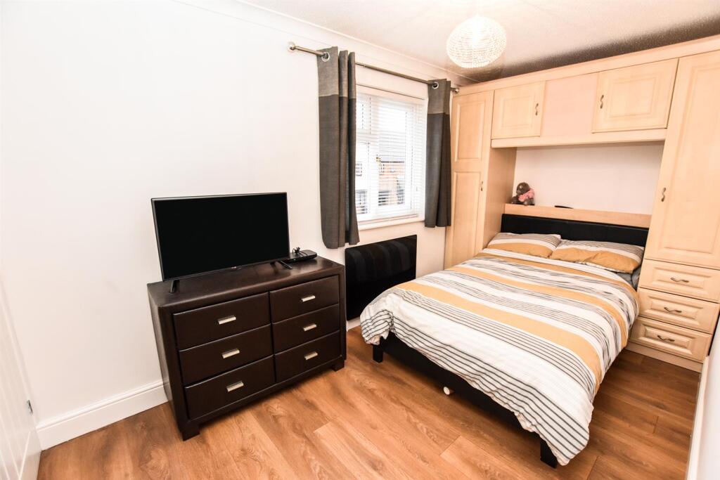 bed 4.jpg