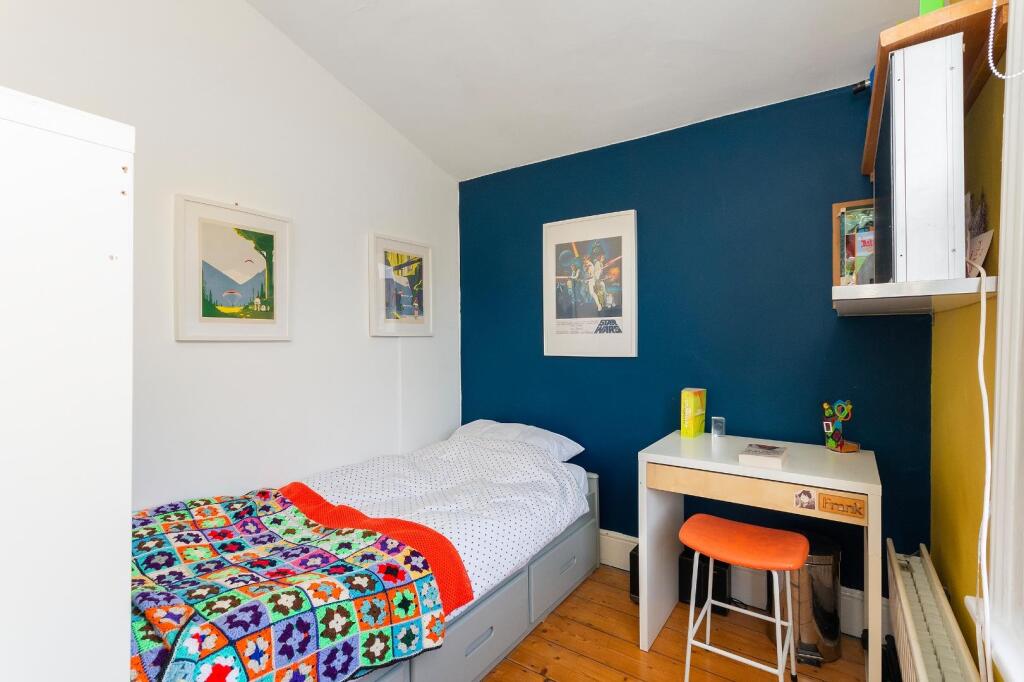 2E0RFS - Bedroom B.jpg