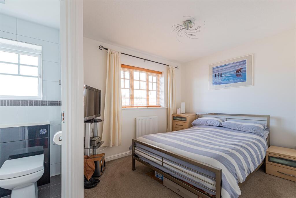 Clos Avro 24 Bedroom-1.jpg