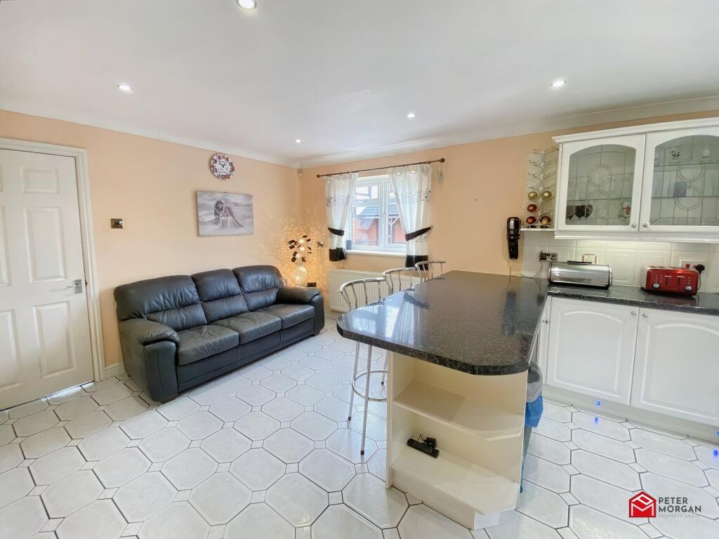 Kitchen/ Breakfast/ Living Room