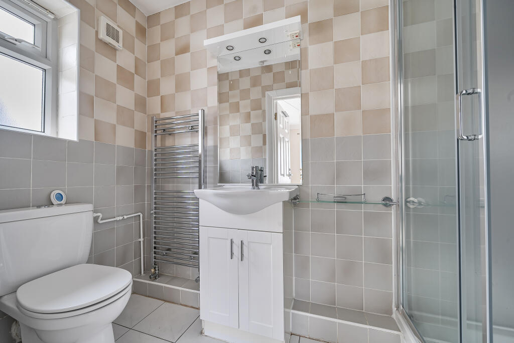 1356296-16-68cace292f577