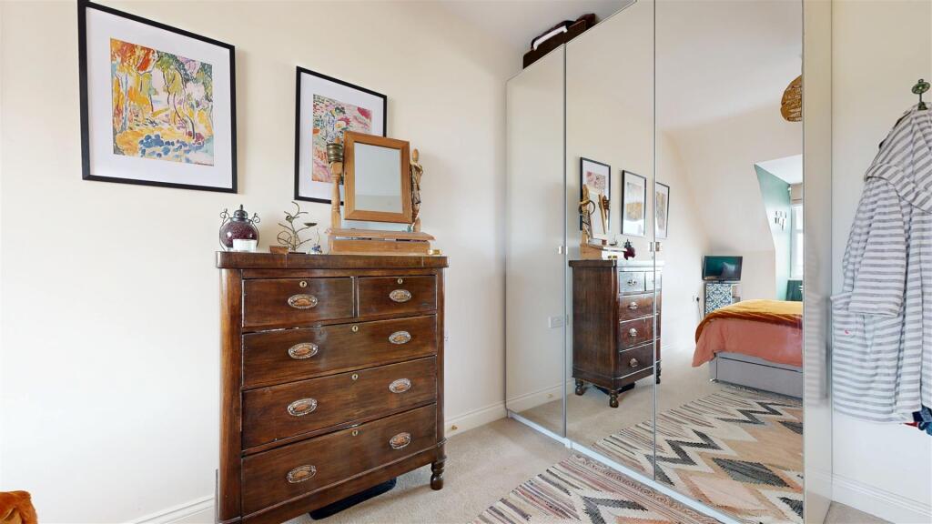 BEDROOM PIC 3.jpg