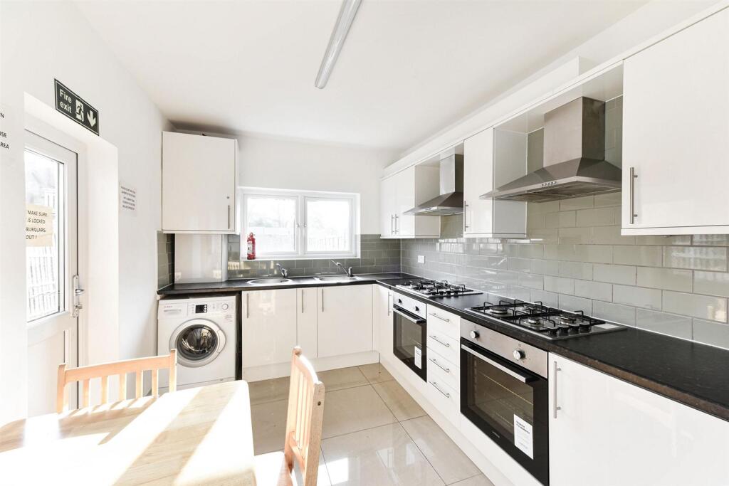 Communal Kitchen (2).jpg