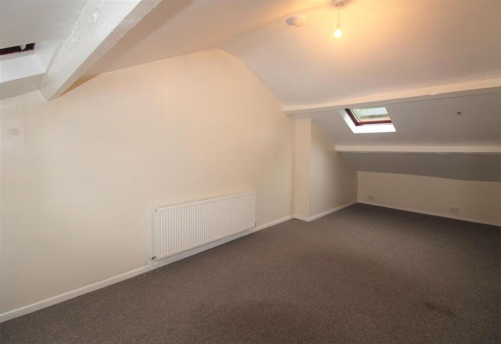 Bedroom one.. 210802020.jpg