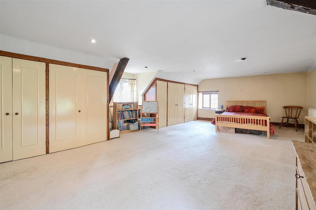 9 High Street, Blisworth (12).jpg