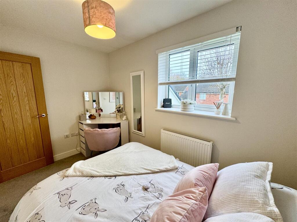 BEDROOM 2