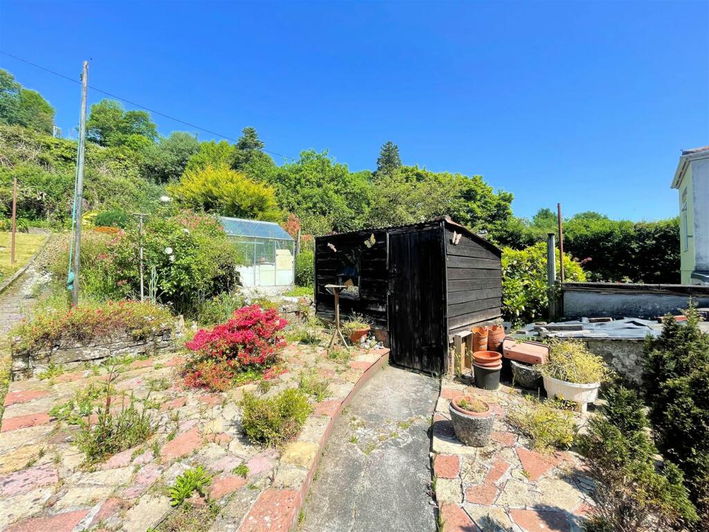 rear garden 4.jpg