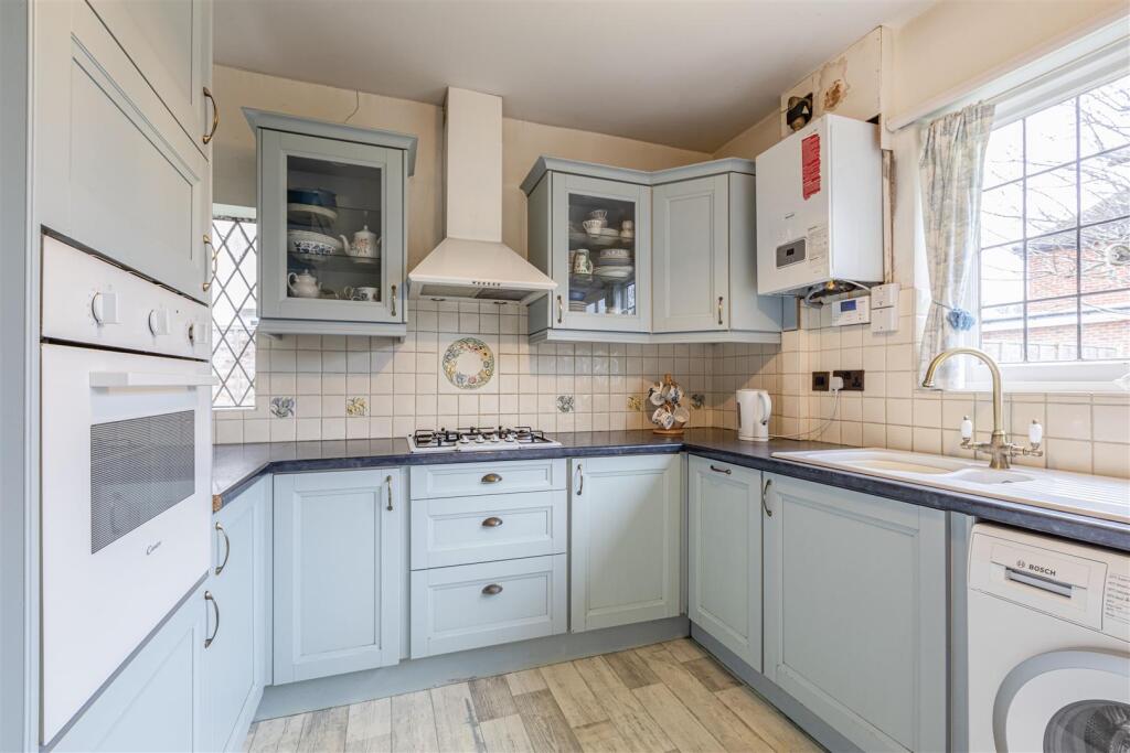 West Cottage, 50 Parvis Road, Byfleet, KT14 7EH - 