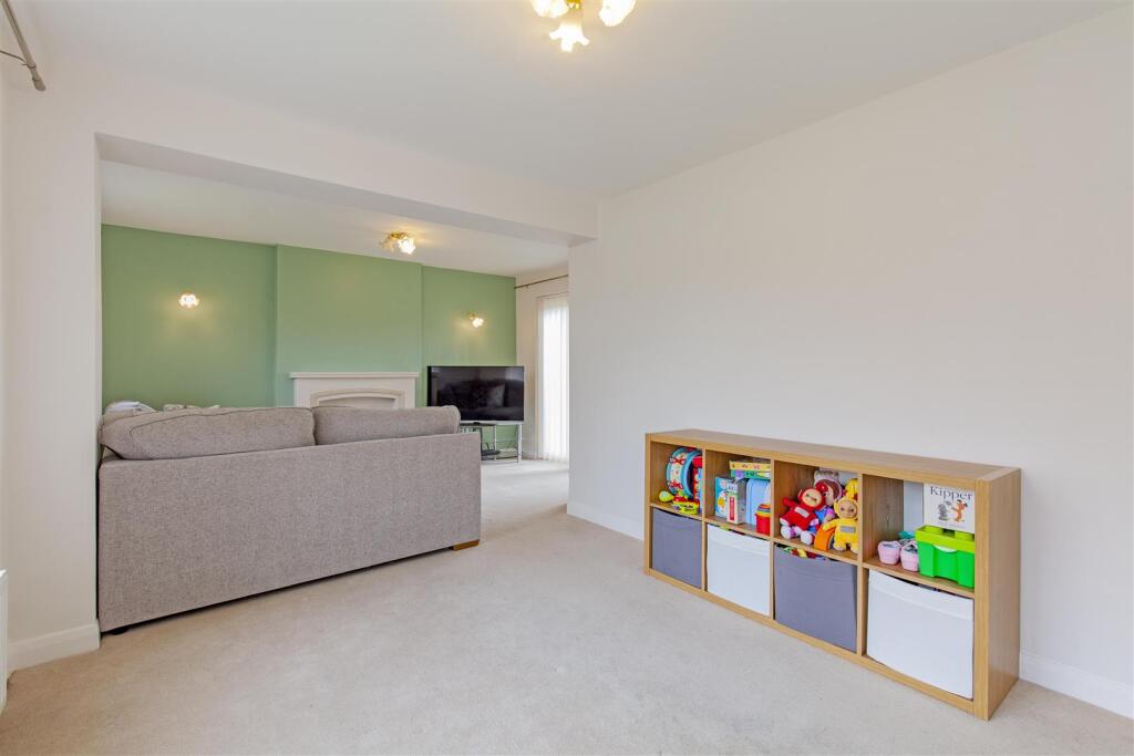 'L' shaped Reception Room