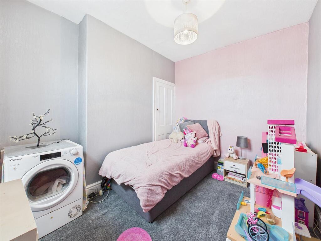 Bedroom:
