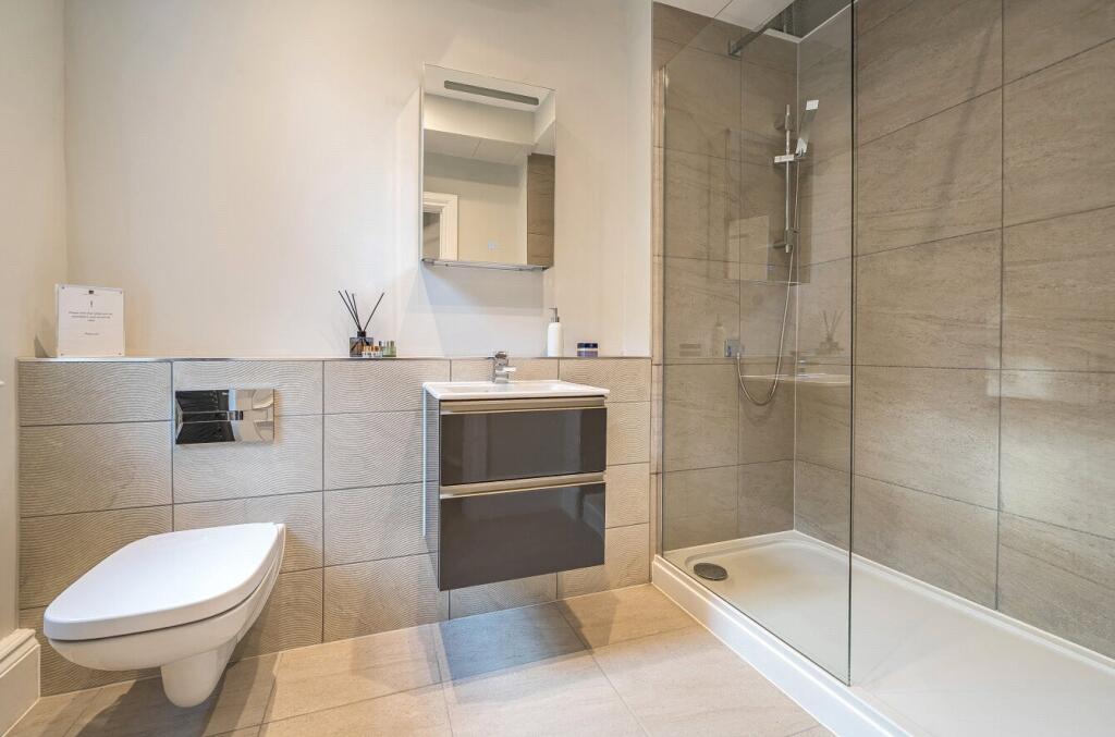 1364051-8-68e54db...